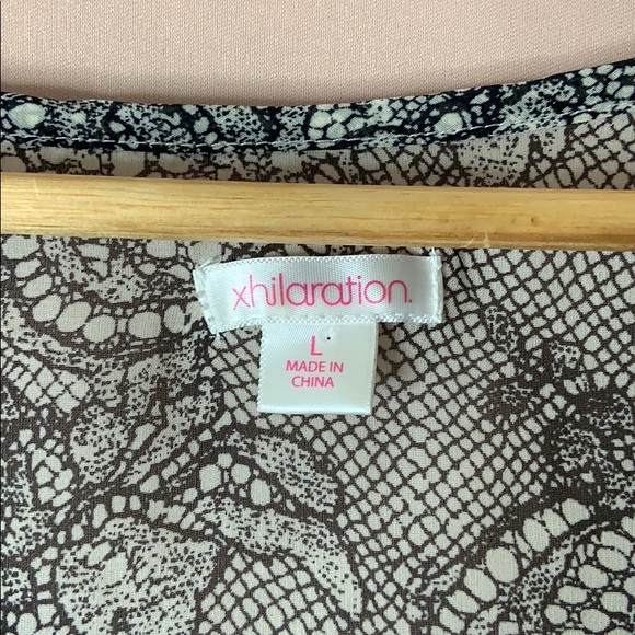 ‘XHILARATION’ GRAY PLEATED BUTTON DOWN BLOUSE!!! - Picture 7 of 7